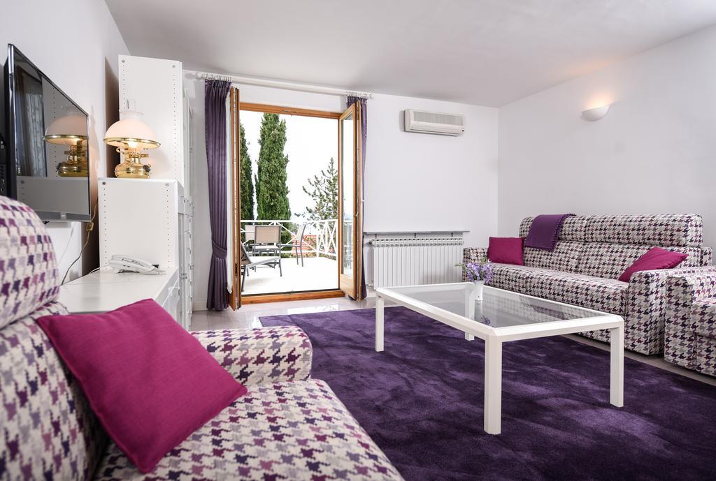 Apartmani Alice Njivice Exterior photo