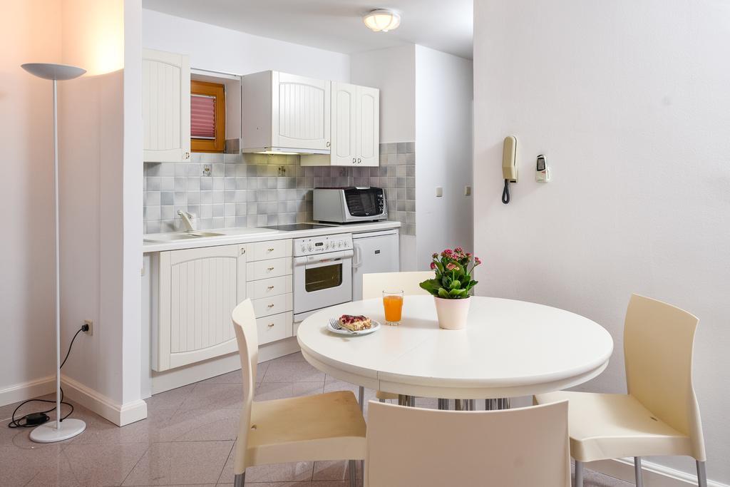 Apartmani Alice Njivice Exterior photo