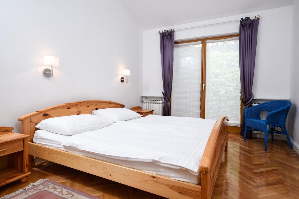 Apartmani Alice Njivice Exterior photo