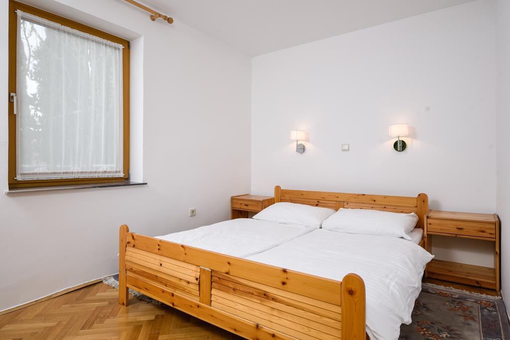 Apartmani Alice Njivice Exterior photo