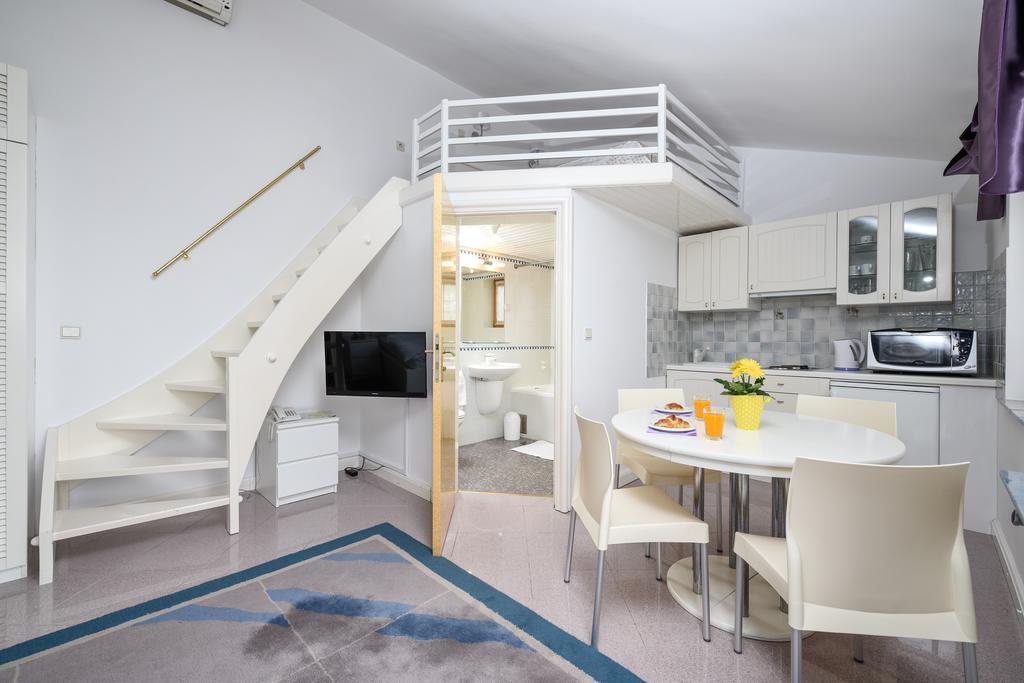 Apartmani Alice Njivice Exterior photo
