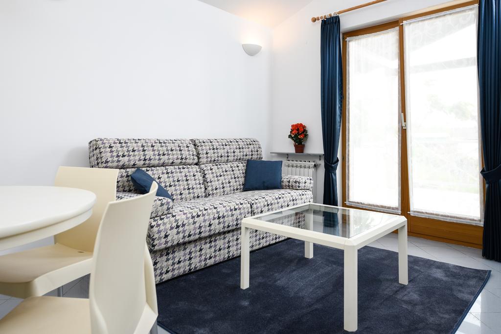 Apartmani Alice Njivice Exterior photo