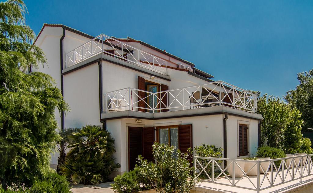 Apartmani Alice Njivice Exterior photo